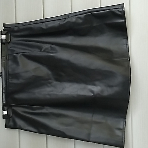 SHEIN Faux Leather Black Skirt, Very Soft - Picture 4 of 4